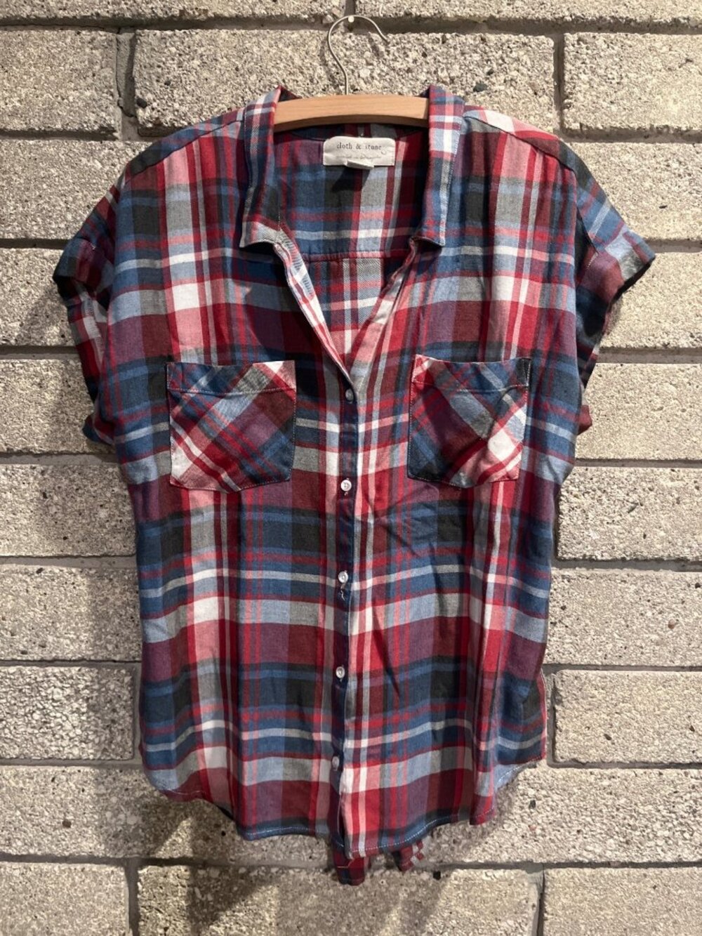 Cloth & Stone Red Blue Plaid Button-Up Shirt L Lightweight Soft Rayon